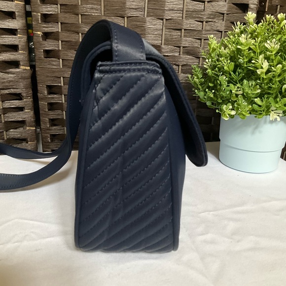 Yves Saint Laurent Vintage Nylon Quilted Crossbody/Shoulder Bag in Navy Blue - Picture 3 of 15